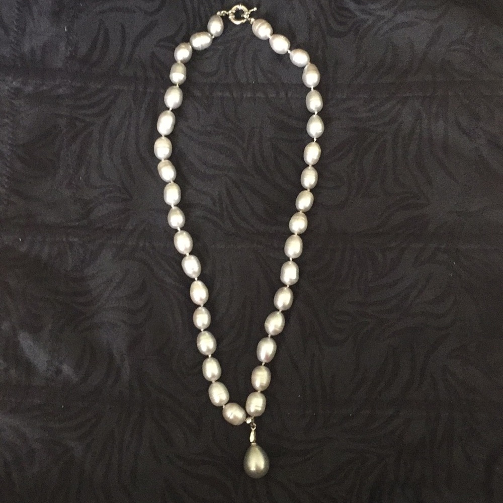 Fresh platinum color pear necklace